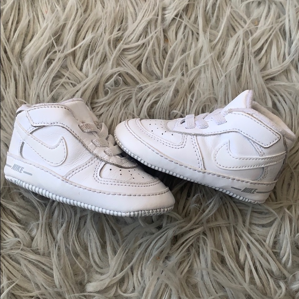 Nike baby 3C use good condition 🤍⚡️⚡️
